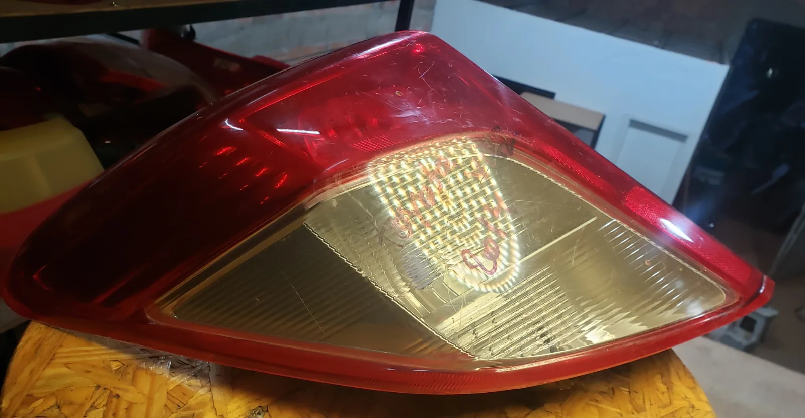 Faro Trasero Toyota Vitz 2014 LH