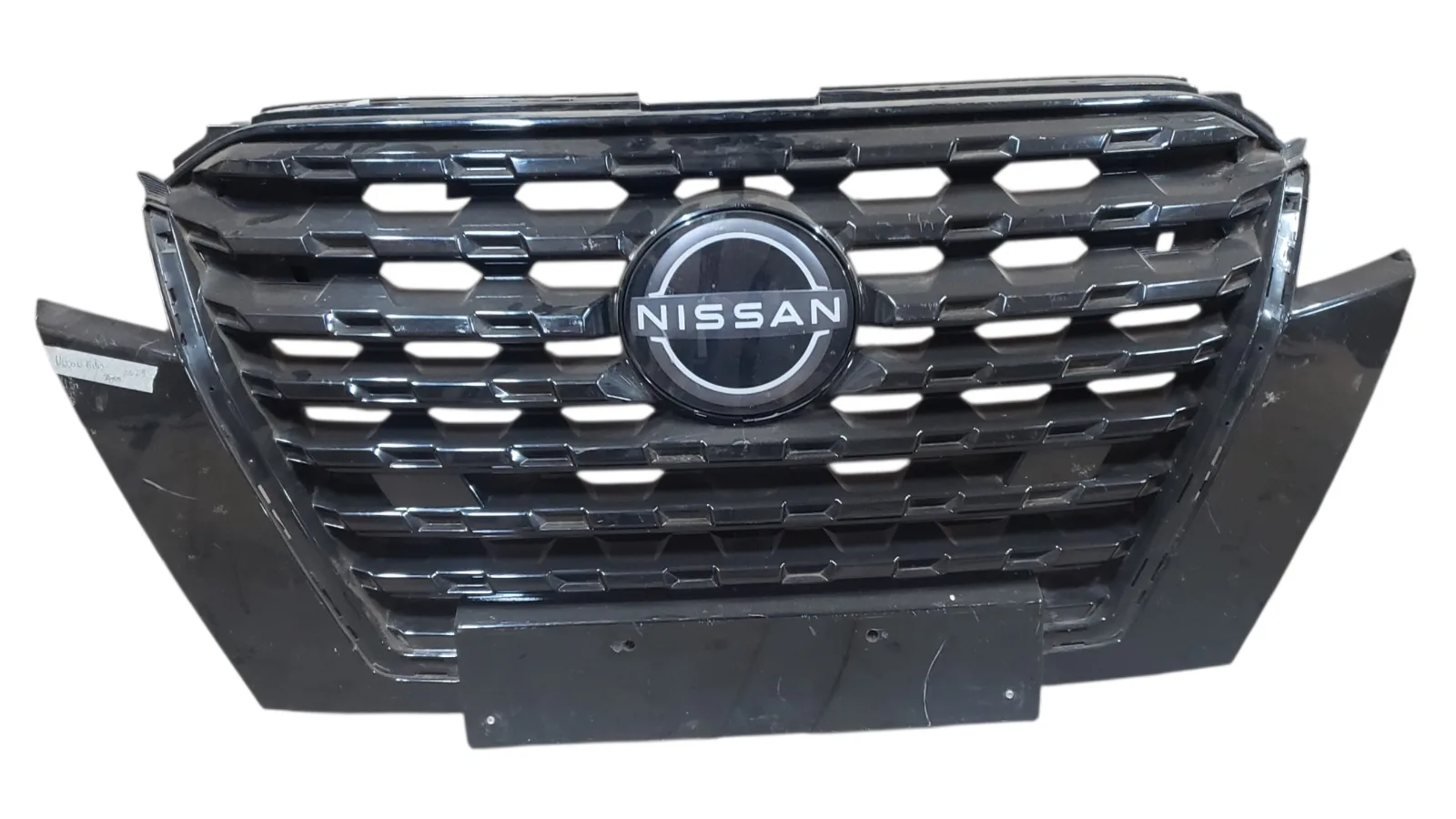 Rejilla Nissan Kicks 2021–2025 Frontal