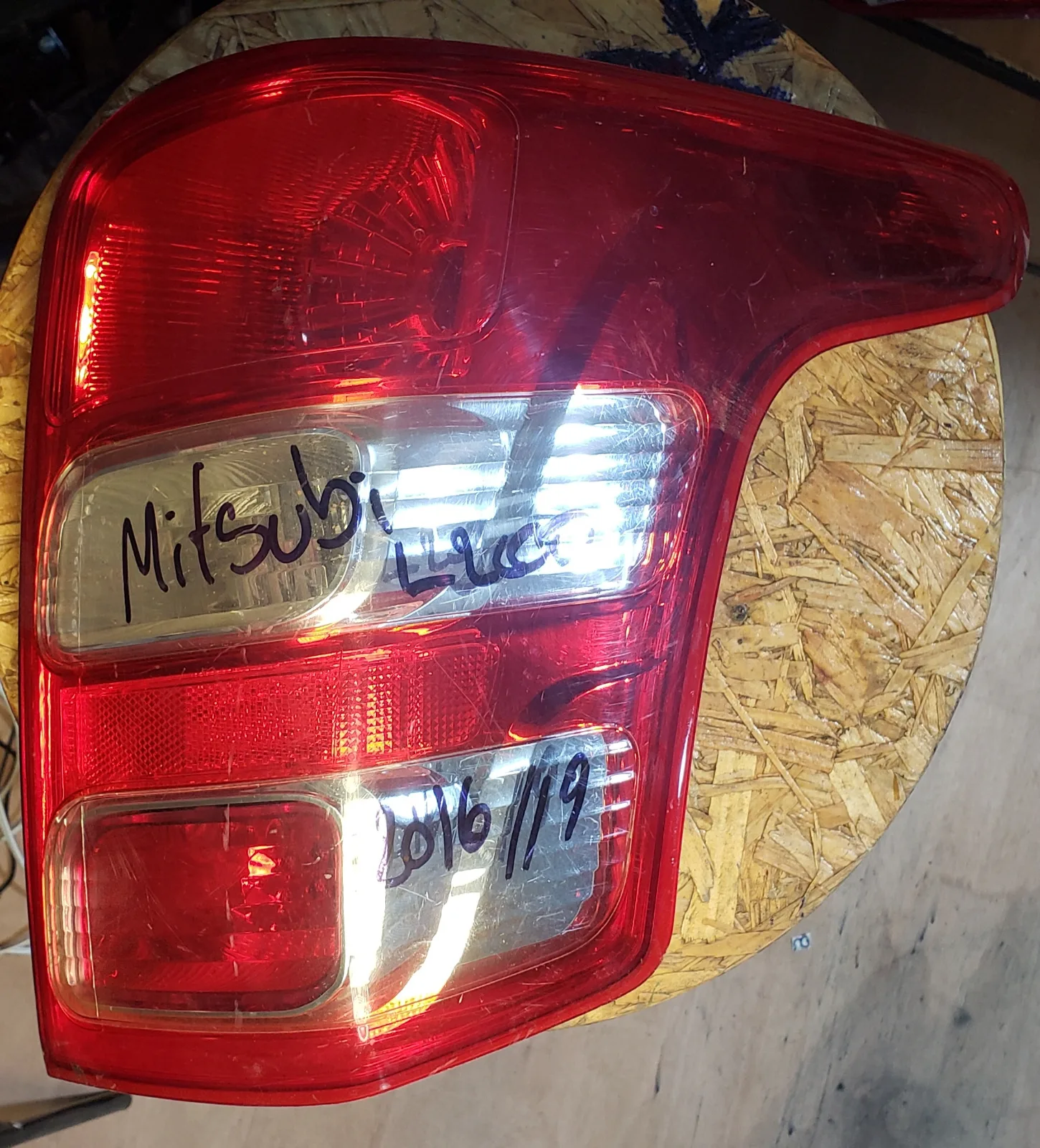 Faro Trasero Mitsubishi L200, Triton 2016–2019 RH