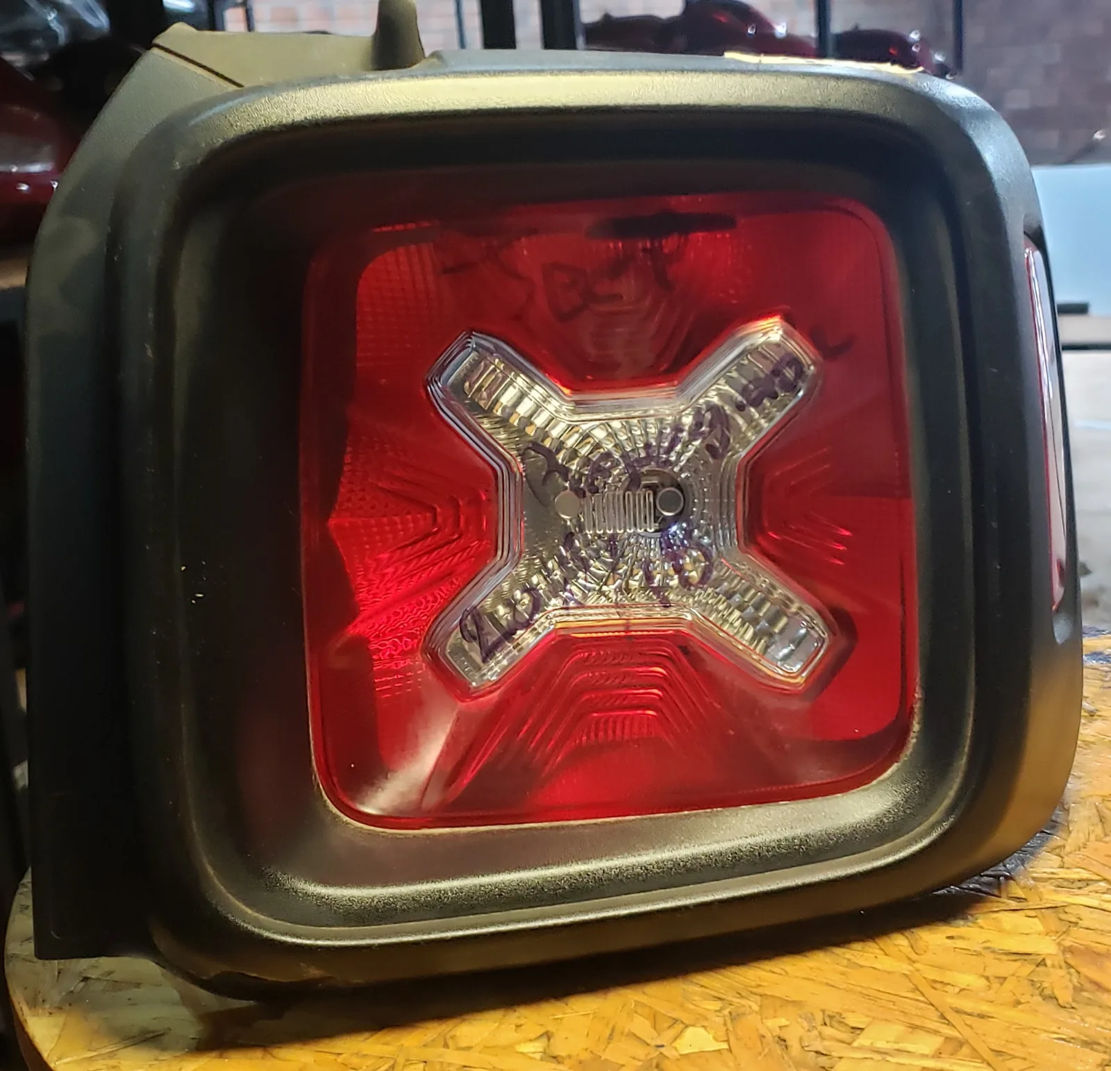 Faro Trasero Jeep Renegade 2015–2022 RH