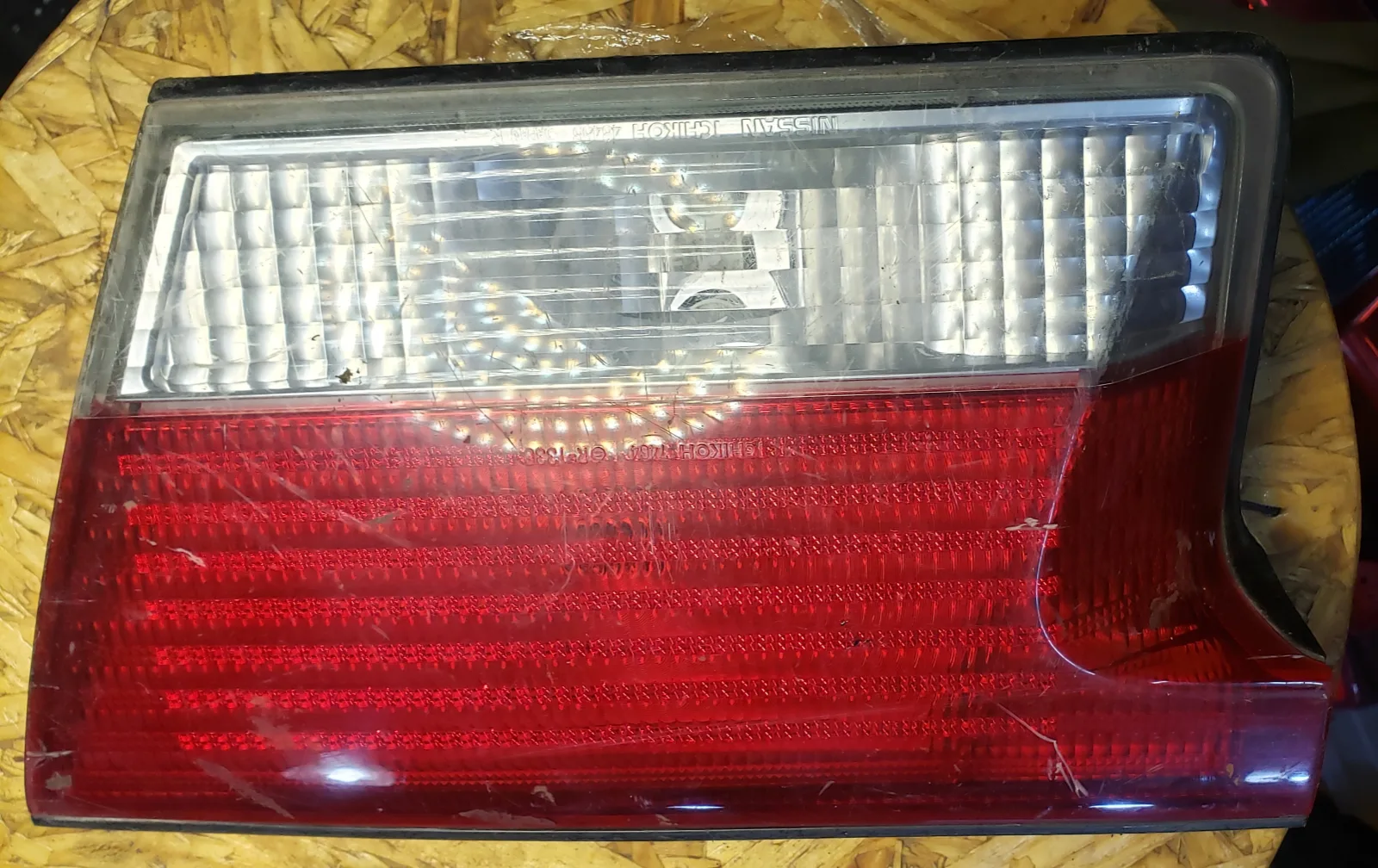 Faro Trasero Nissan Sunny 1998–2004 LH