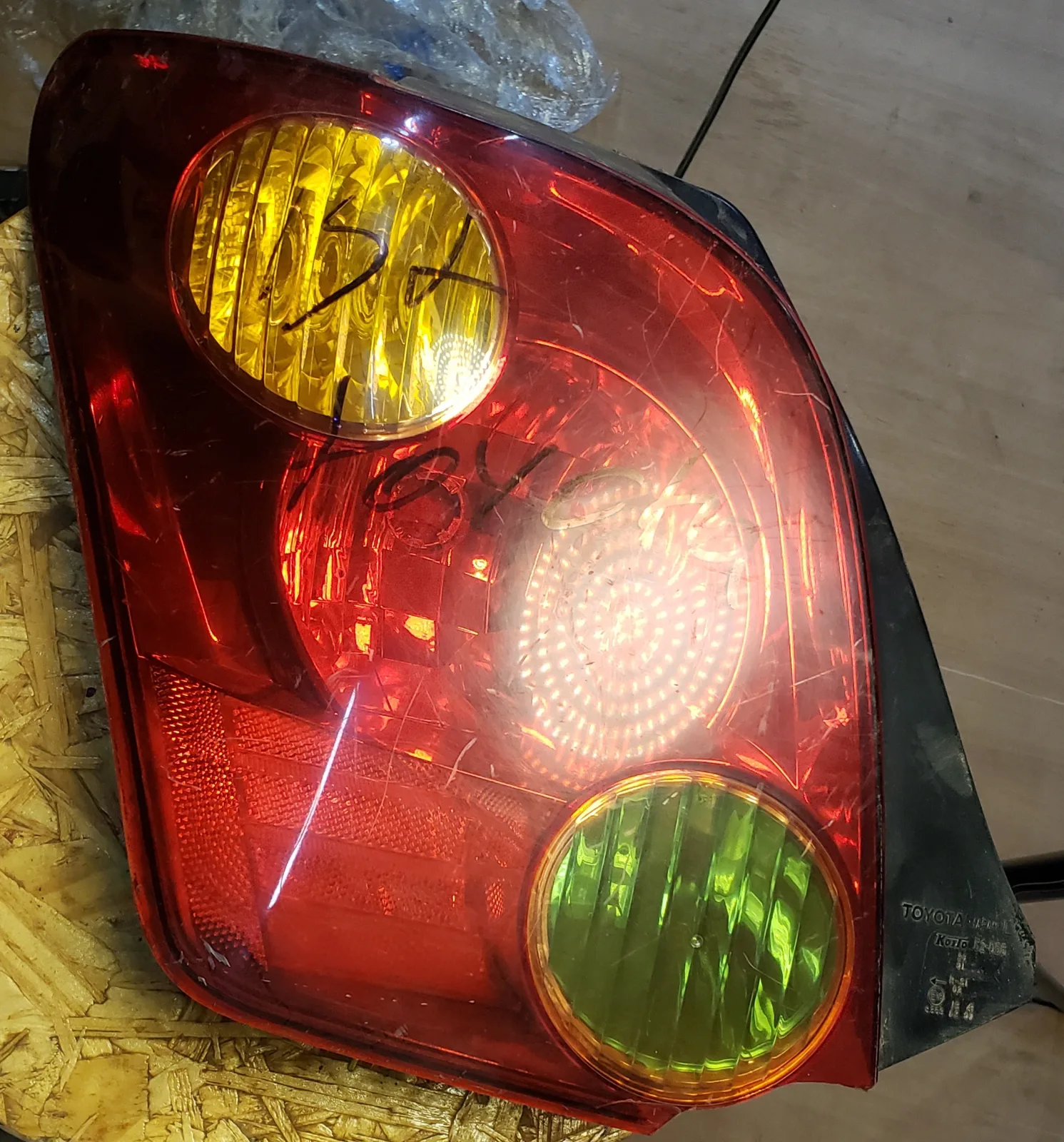 Faro Trasero Toyota Ist LH