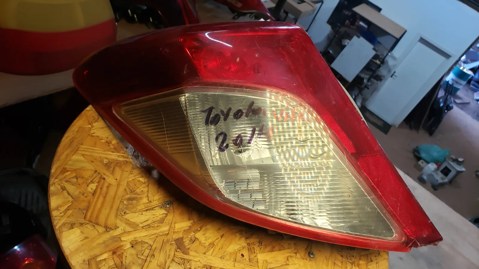 Faro Trasero Toyota Vitz 2014 LH