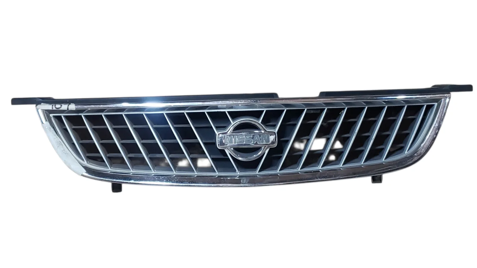 Rejilla Nissan Sunny 1998–2004 Frontal