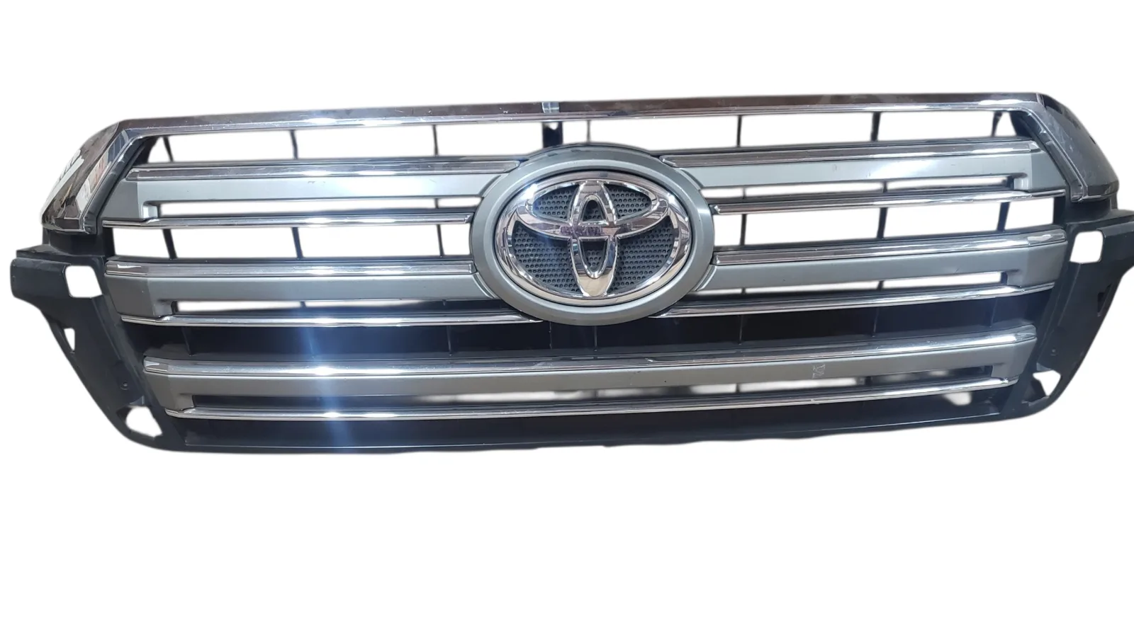 Rejilla Toyota Land Cruiser 2016–2020 Frontal