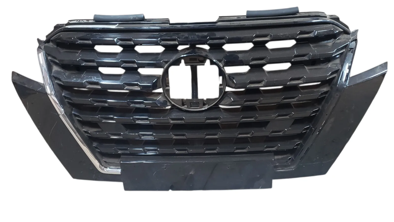 Rejilla Nissan Kicks 2021–2025 Frontal